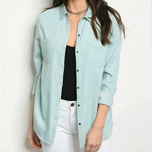 Be Cool Tops - 💥ONE LEFT--SMALL💥 Light Denim Chambray Top